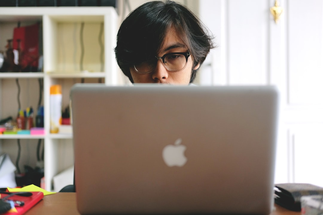 AIが怖くてデータアナリストを辞めた人の話が刺さりすぎた。私が副業を始めた理由と同じだった